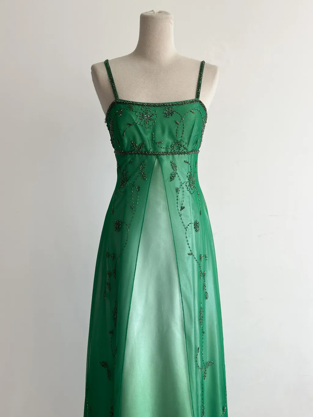 Stunning Green Gradient Spaghetti Strap A-Line Satin Beaded Chiffon Long Prom Dresses Vintage Formal Evening Gowns ED02663