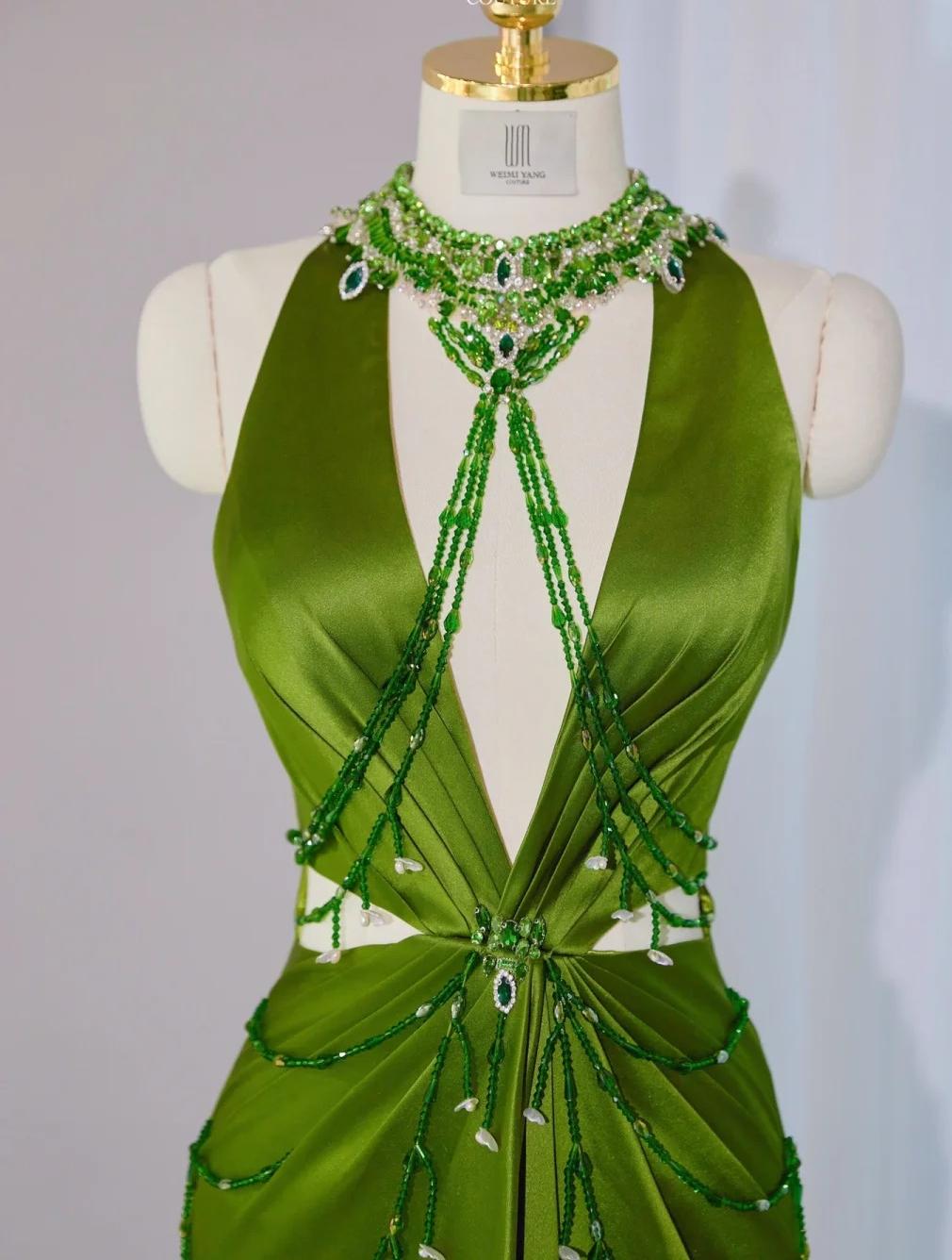 Stunning Green V-neck Sheath Satin Long Prom Dresses Formal Evening Gowns with Beading ED02679