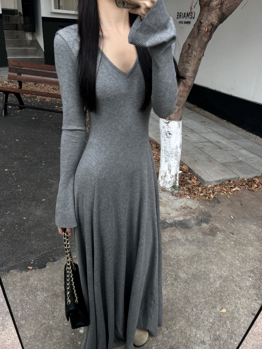 Gentle style V-neck long-sleeved knitted dress ED0279
