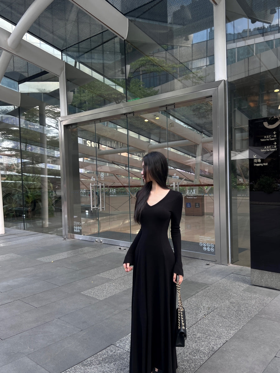 Gentle style V-neck long-sleeved knitted dress ED0279