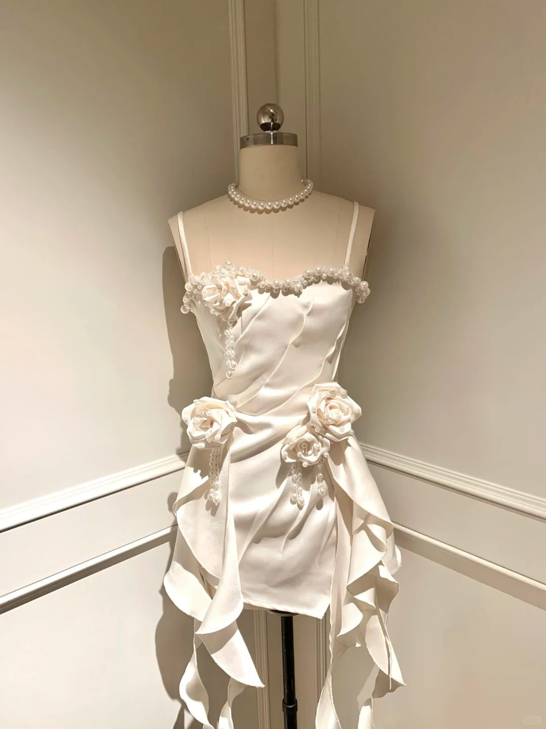 Sweet White Spaghetti Straps A-Line Satin Beaded Short Prom Dresses Homecoming Dresses with Appliques ED02862