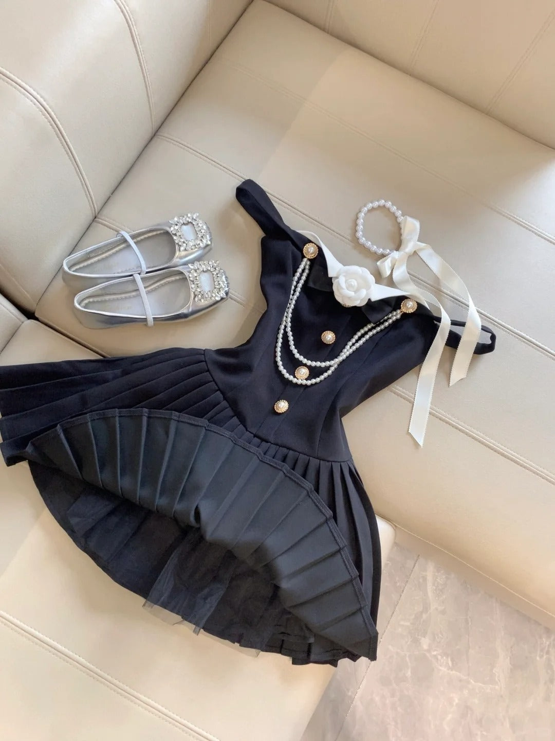 Elegant Black Hepburn Style Off-shoulder A-Line Pleated Short Party Dress ED03002