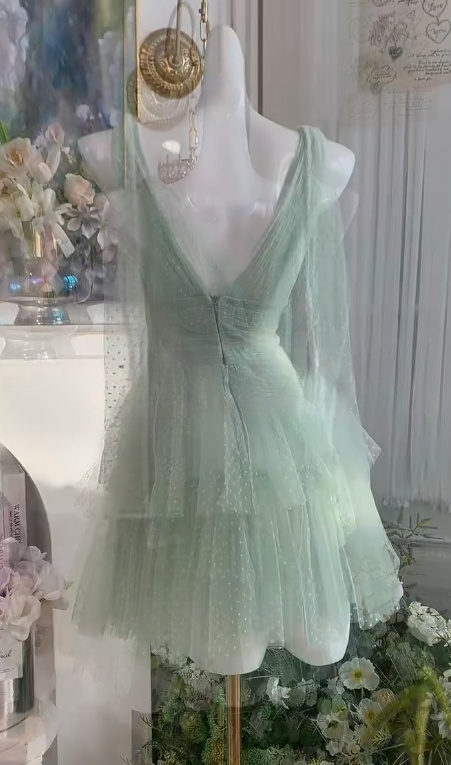 Fairy-tale Light Green V-neck A-Line Layed Tulle Short Prom Dresses Sweet 16 Evening Gowns ED03007