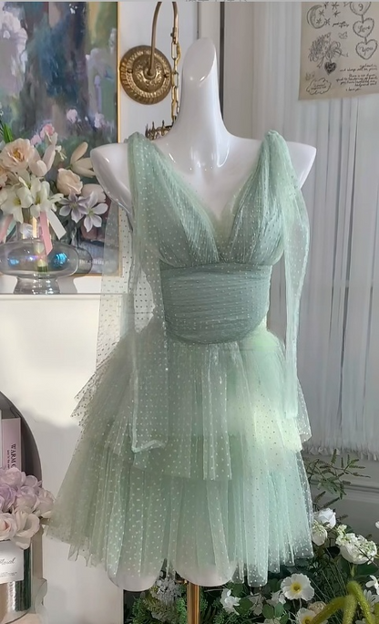 Fairy-tale Light Green V-neck A-Line Layed Tulle Short Prom Dresses Sweet 16 Evening Gowns ED03007