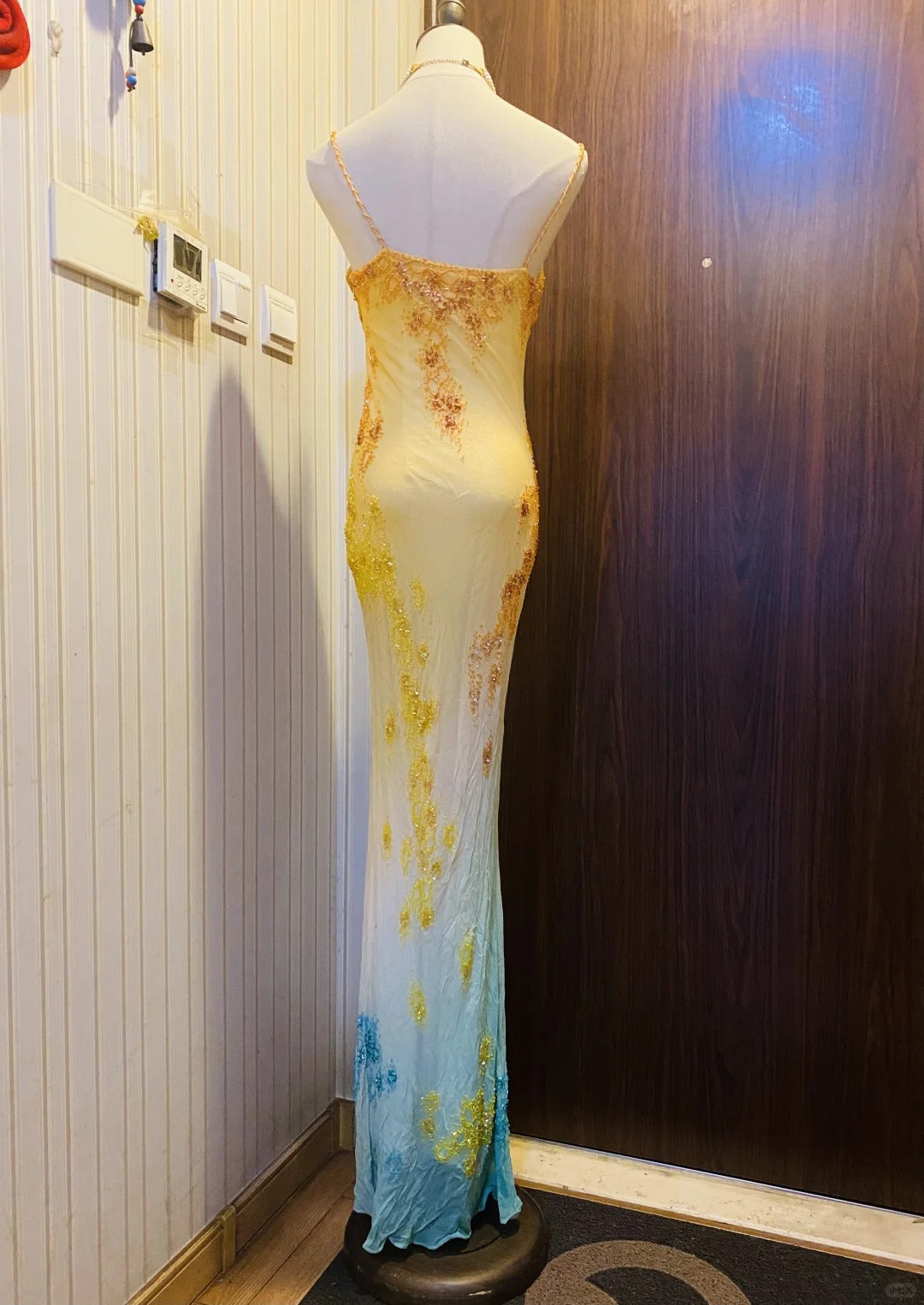 Stunning Yellow Spaghetti Straps Sheath Chiffon Long Prom Dresses Vintage Beaded Evening Dress ED03093