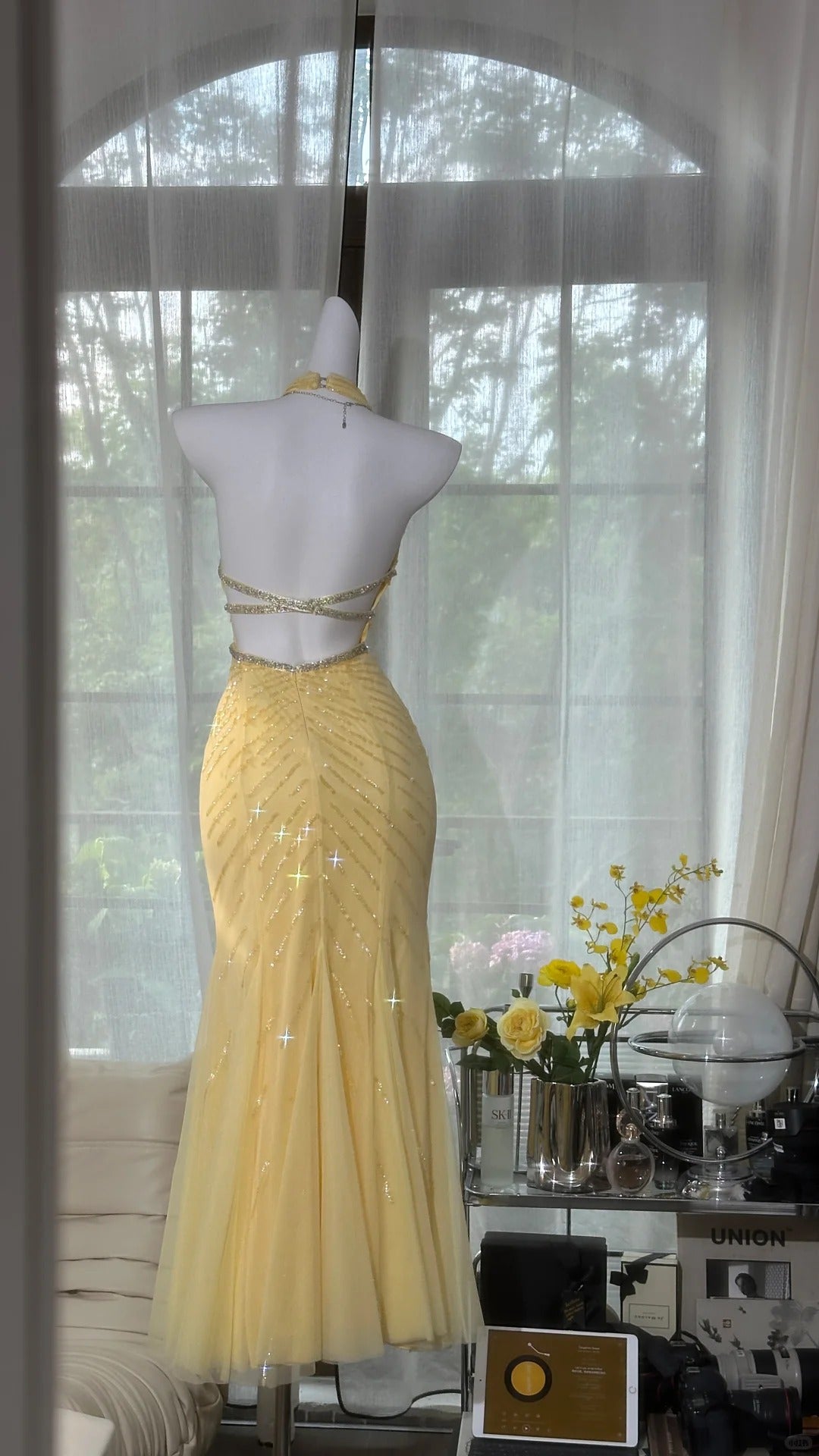Fashion Butter Yellow V-neck Mermaid Tulle Beaded Long Prom Dresses Vintage Evening Dress with Open Back ED03094