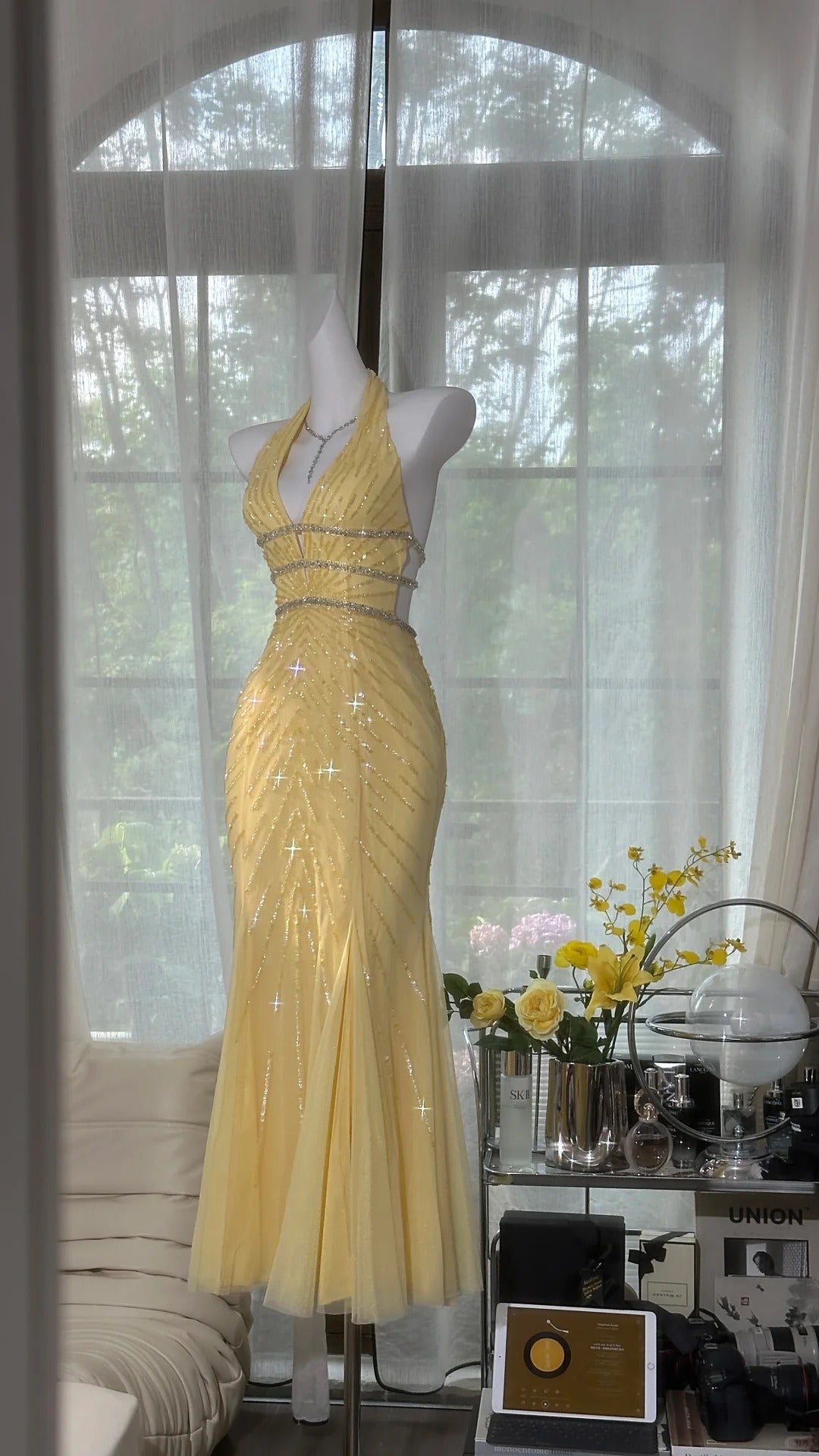Fashion Butter Yellow V-neck Mermaid Tulle Beaded Long Prom Dresses Vintage Evening Dress with Open Back ED03094