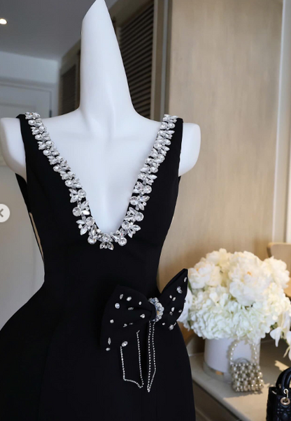 Elegant Black V-neck A-Line Satin Backless Short Homecoming Dress with Bow Party Dress ED03408