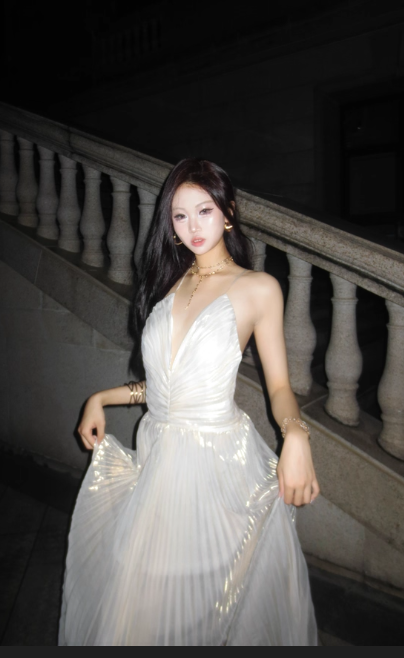 Champagne V-neck A-Line Pleated Long Evening Gowns Elegant Birthday Prom Dresses ED03543