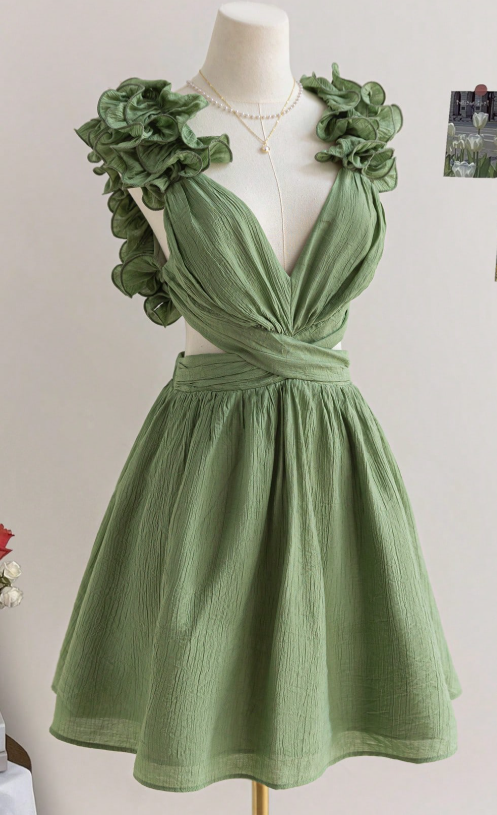 Stunning Green A-Line 8th Grade Homecoming Dress V Neck Backless Birthday Outfit Cute Cocktail Dress  ED03556