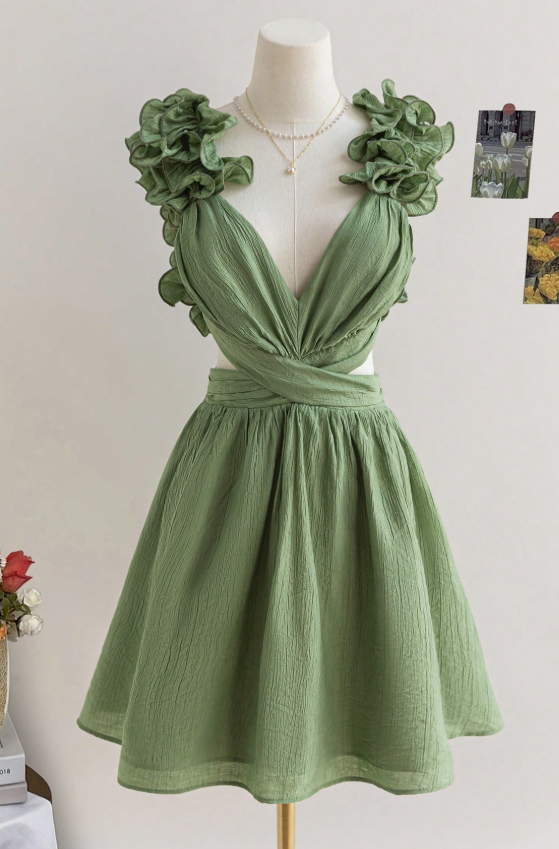Stunning Green A-Line 8th Grade Homecoming Dress V Neck Backless Birthday Outfit Cute Cocktail Dress  ED03556