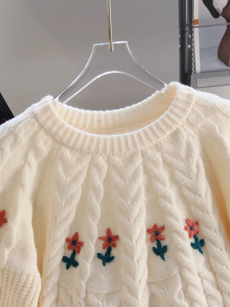 Sweet embroidered round neck white cable knot sweater  ED0389