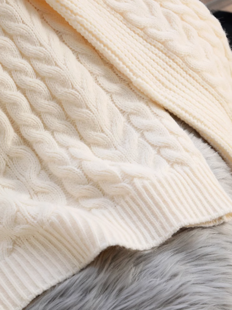 Sweet embroidered round neck white cable knot sweater  ED0389