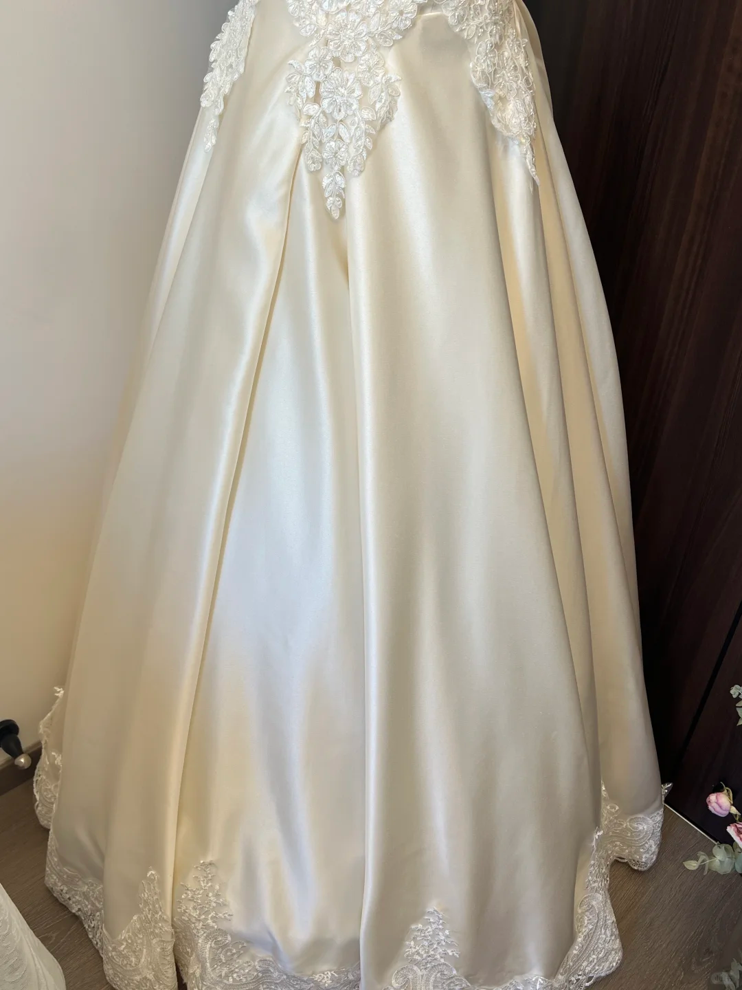 White Delicate Floral Applique Long Satin Ball Gown Evening Gown Wedding Dress gh4292