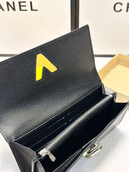 LV Louis Vuitton Classic Leather Purse Size 19x10cm