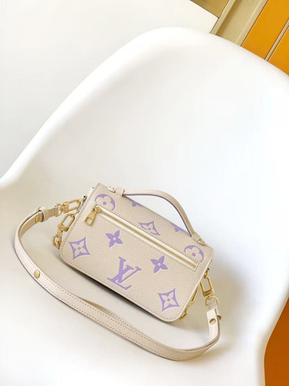 Louis Vuitton M23940 Pochette Métis East West
