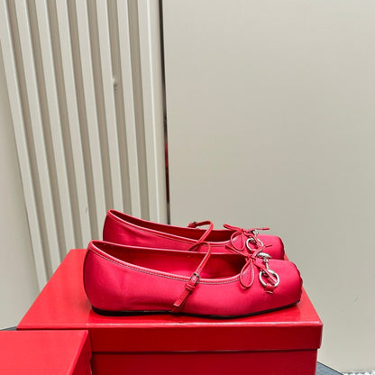 GUCCI WOMEN’S HORSEBIT BALLET FLAT SATIN RED