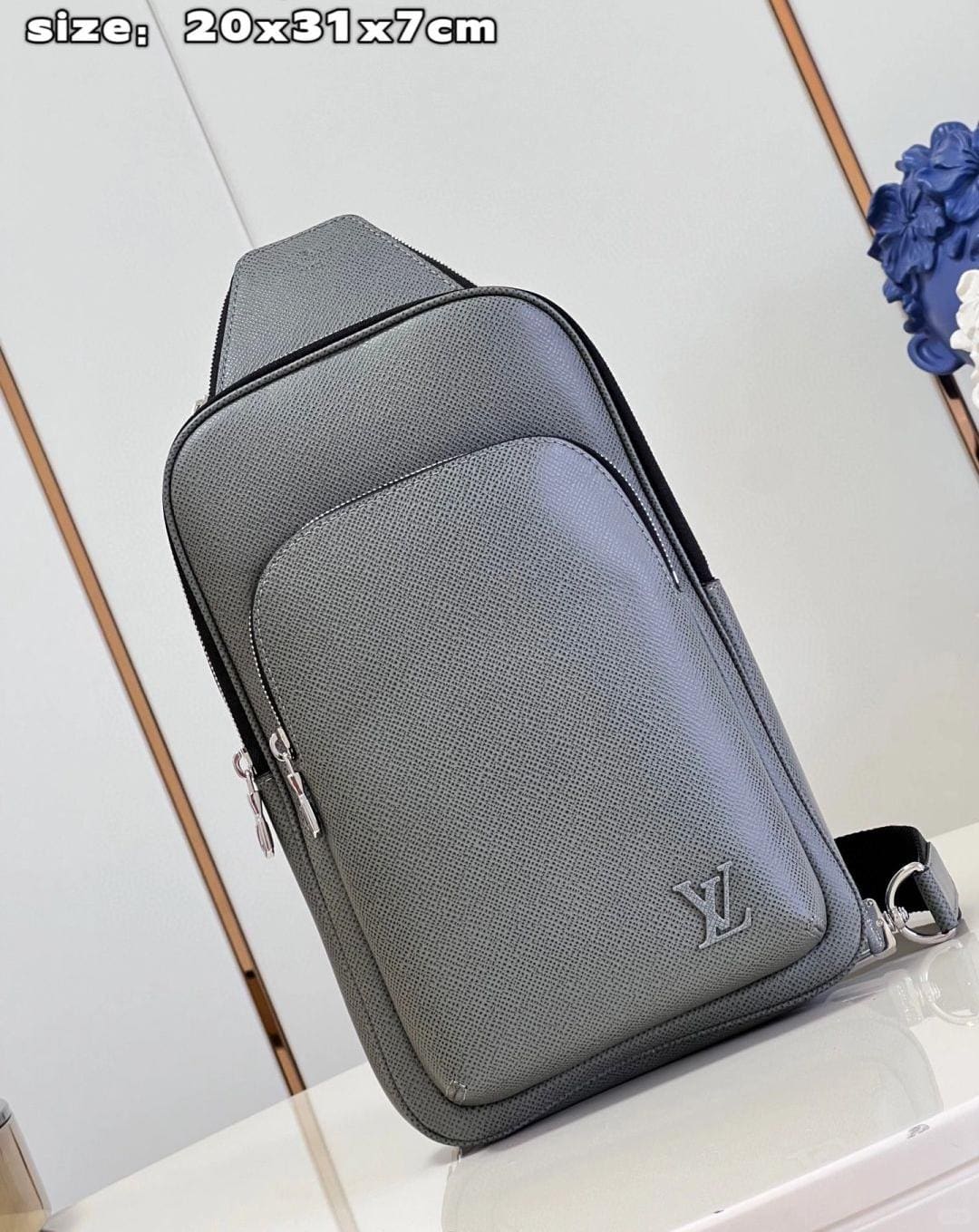 Louis Vuitton M30951 Avenue Slingbag