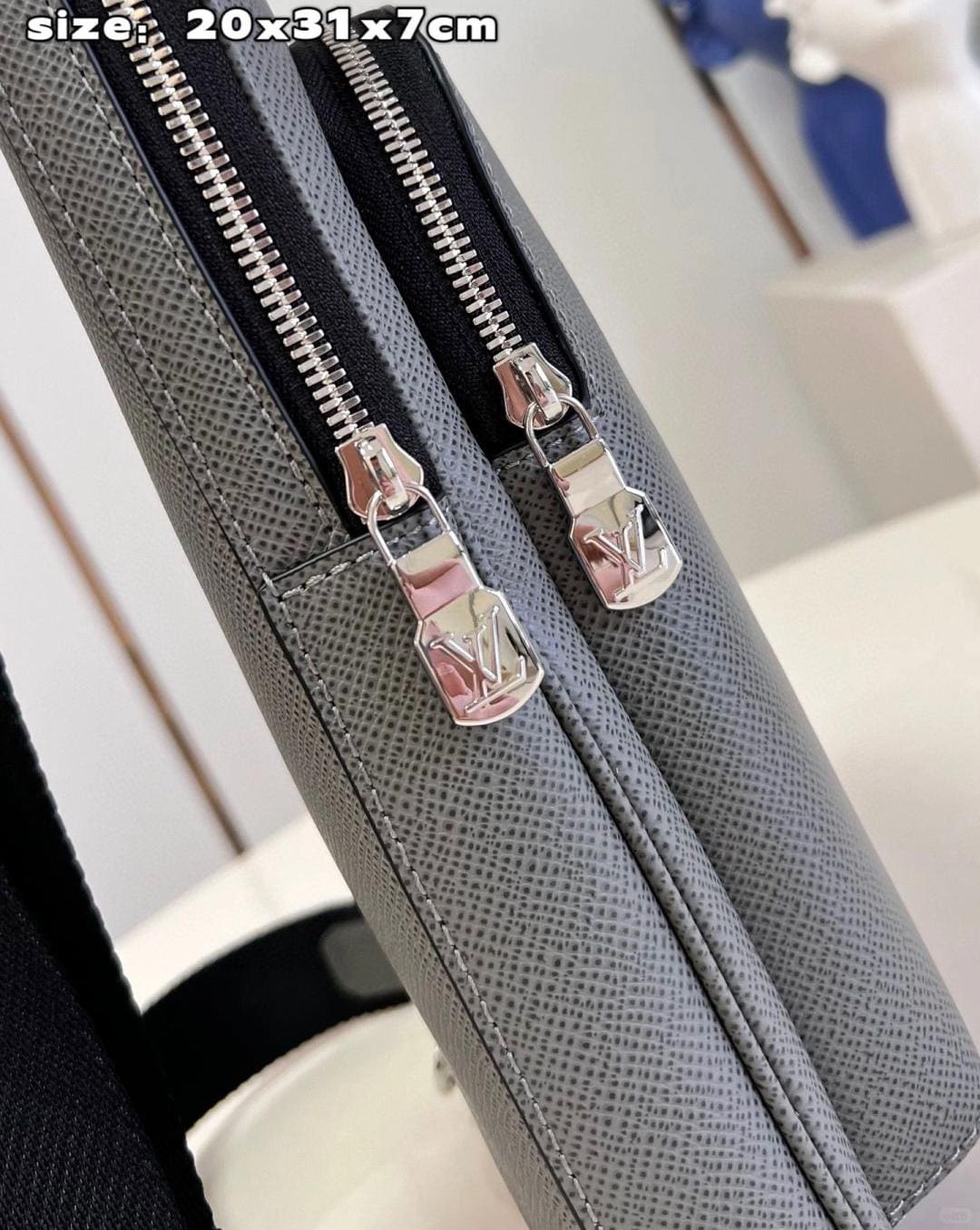 Louis Vuitton M30951 Avenue Slingbag