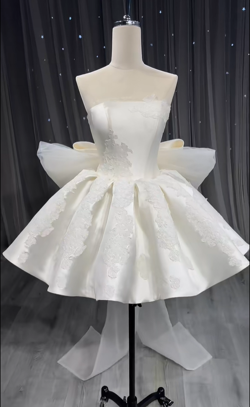 Fairy White Strapless Satin Appliques A Line Birthday Outfits Short Homecoming Dress With Bow S805
