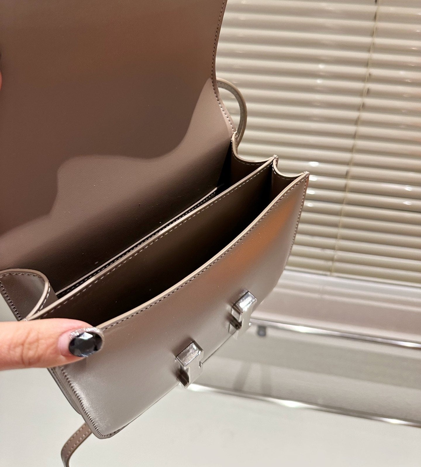 H CONSTANCE BAG DARK BEIGE 18CM