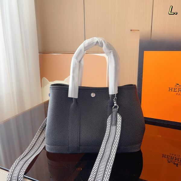 H GARDEN PARTY 30 TOGO BLACK WITH STRAP BLACK 30CM