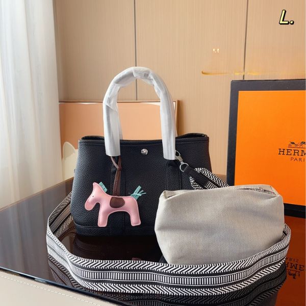 H GARDEN PARTY 30 TOGO BLACK WITH STRAP BLACK 30CM