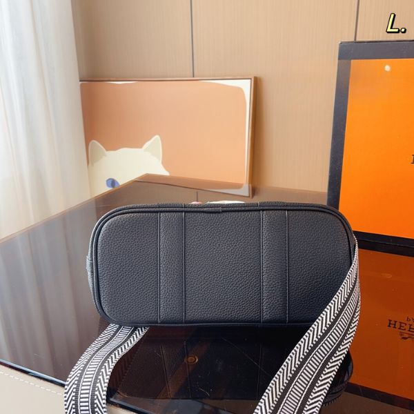 H GARDEN PARTY 30 TOGO BLACK WITH STRAP BLACK 30CM