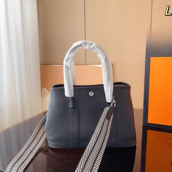 H GARDEN PARTY 30 TOGO BLACK WITH STRAP BLACK 30CM