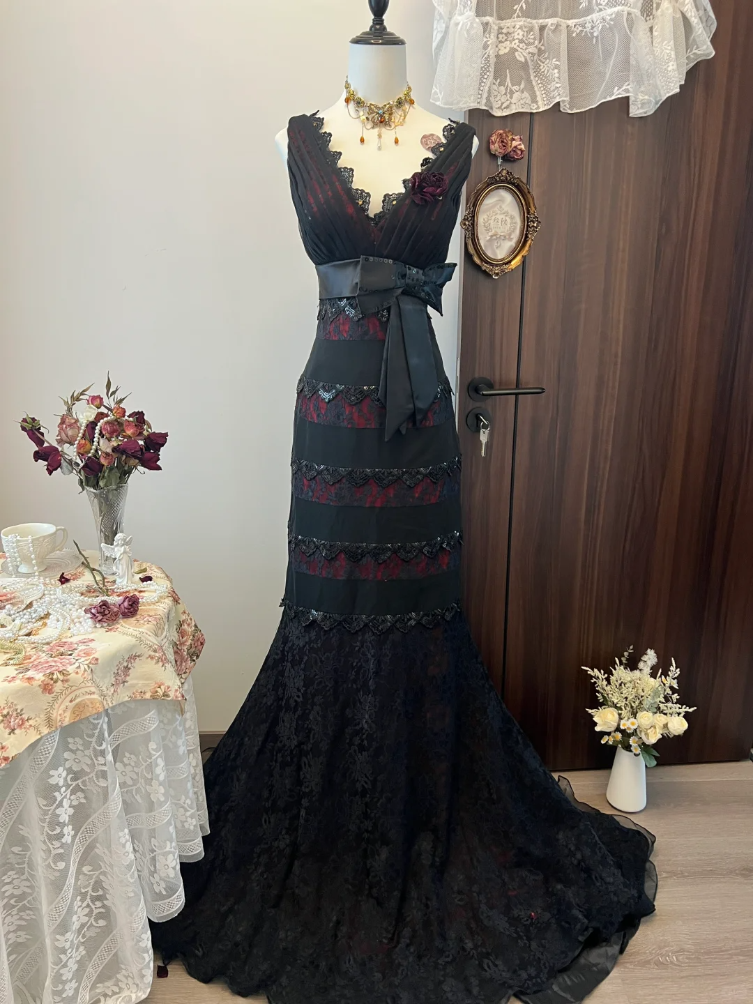 Vintage A Line V Neck Black Lace Tulle Prom Dress Evening Dress with Bow SH2988