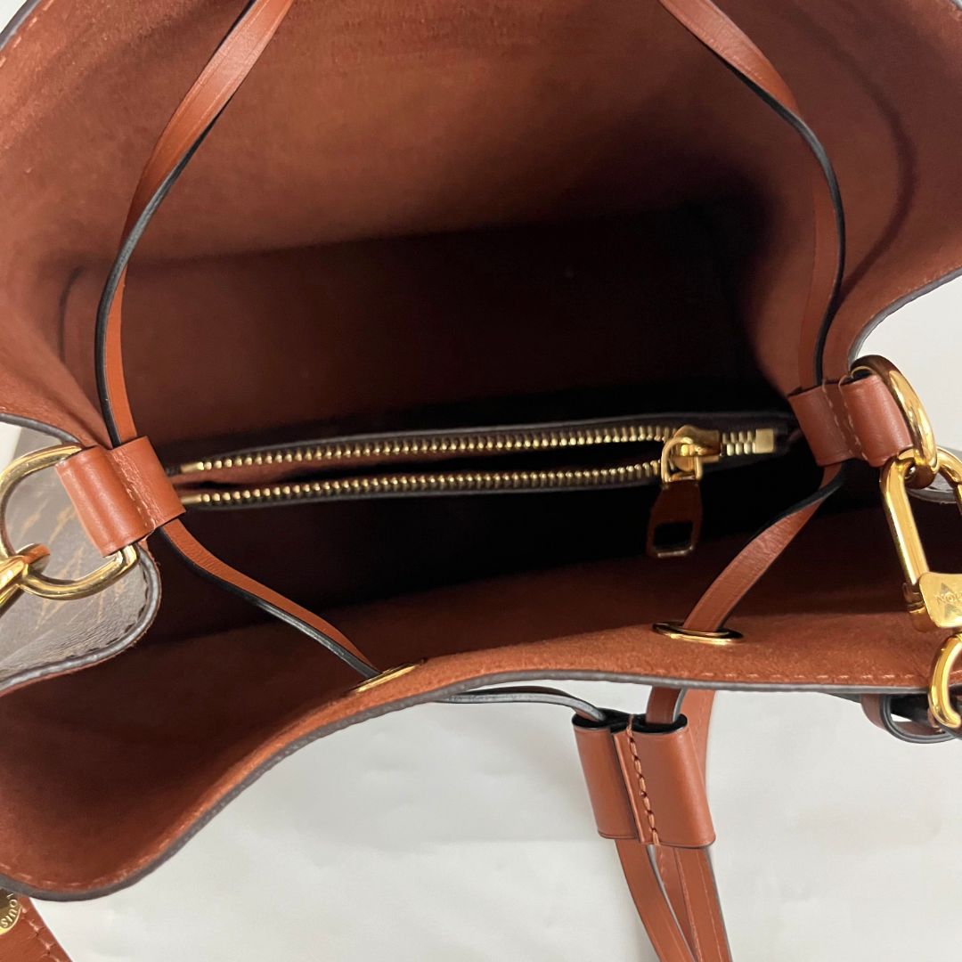 Louis Vuitton's Noé Noé  MM caramel bucket bag