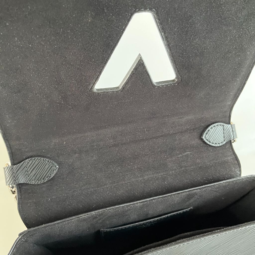 Louis Vuitton Black Epi Leather Twist MM Shoulder Bag