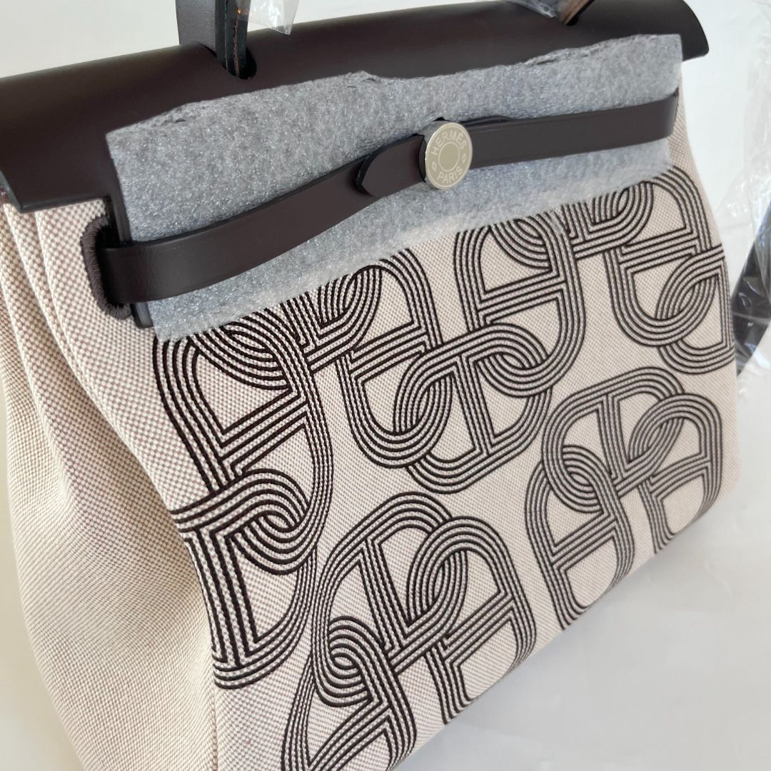 Hermès  Ebene Vache Hunter Chaine D'Ancre Herbag 31 PM Bag