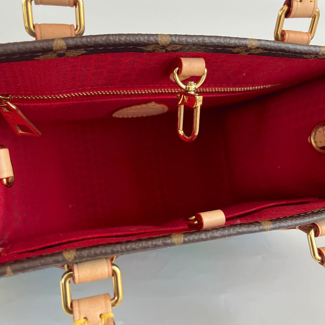 LOUIS VUITTON X YAYOI KUSAMA  OnTheGo PM Bag