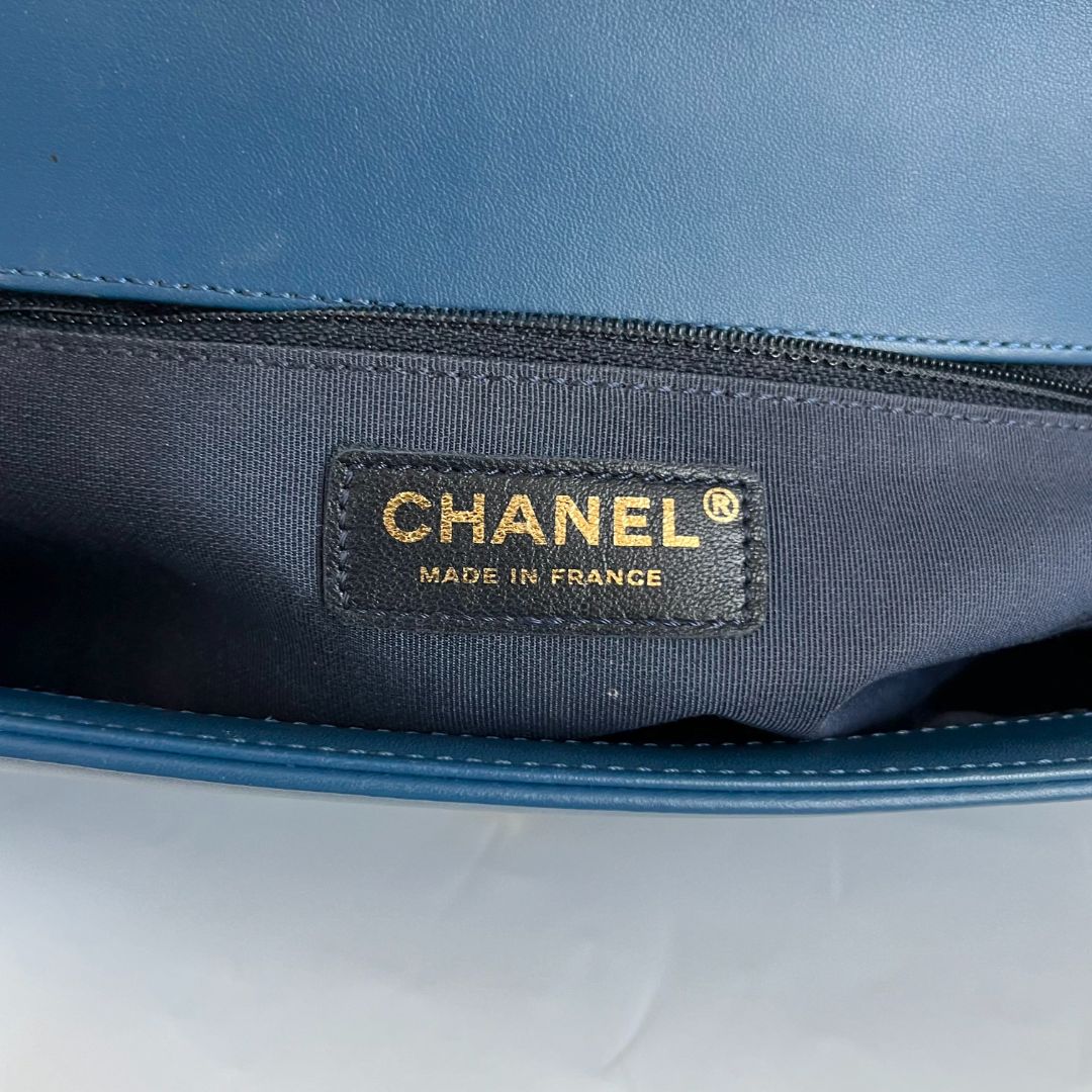 Chanel blue chevron quilted new medium le boy bag