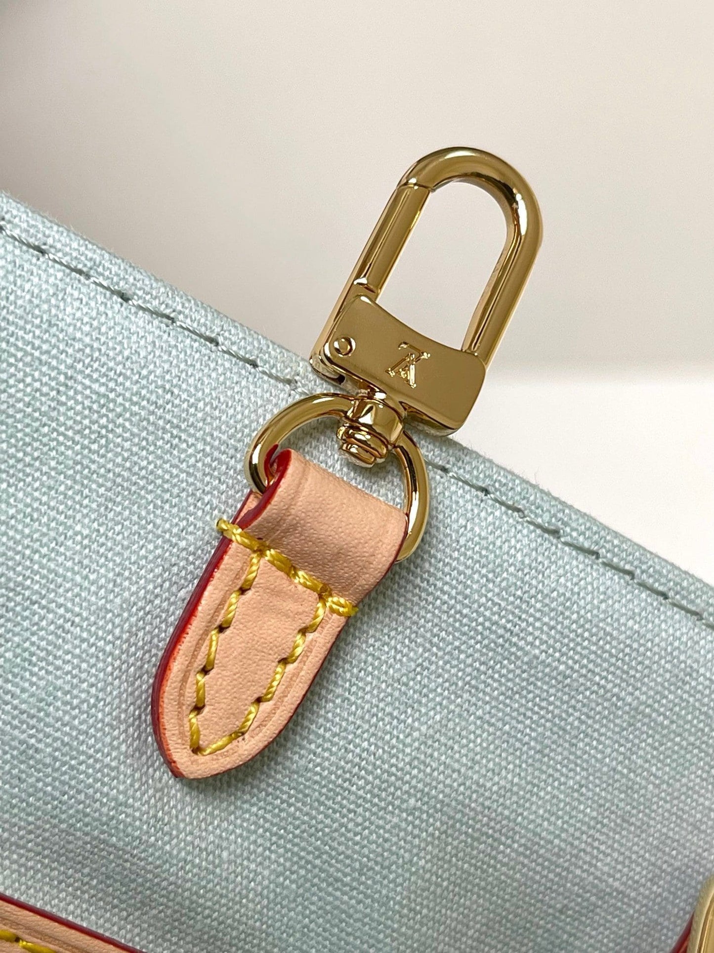 Louis Vuitton N40518 OnTheGo MM