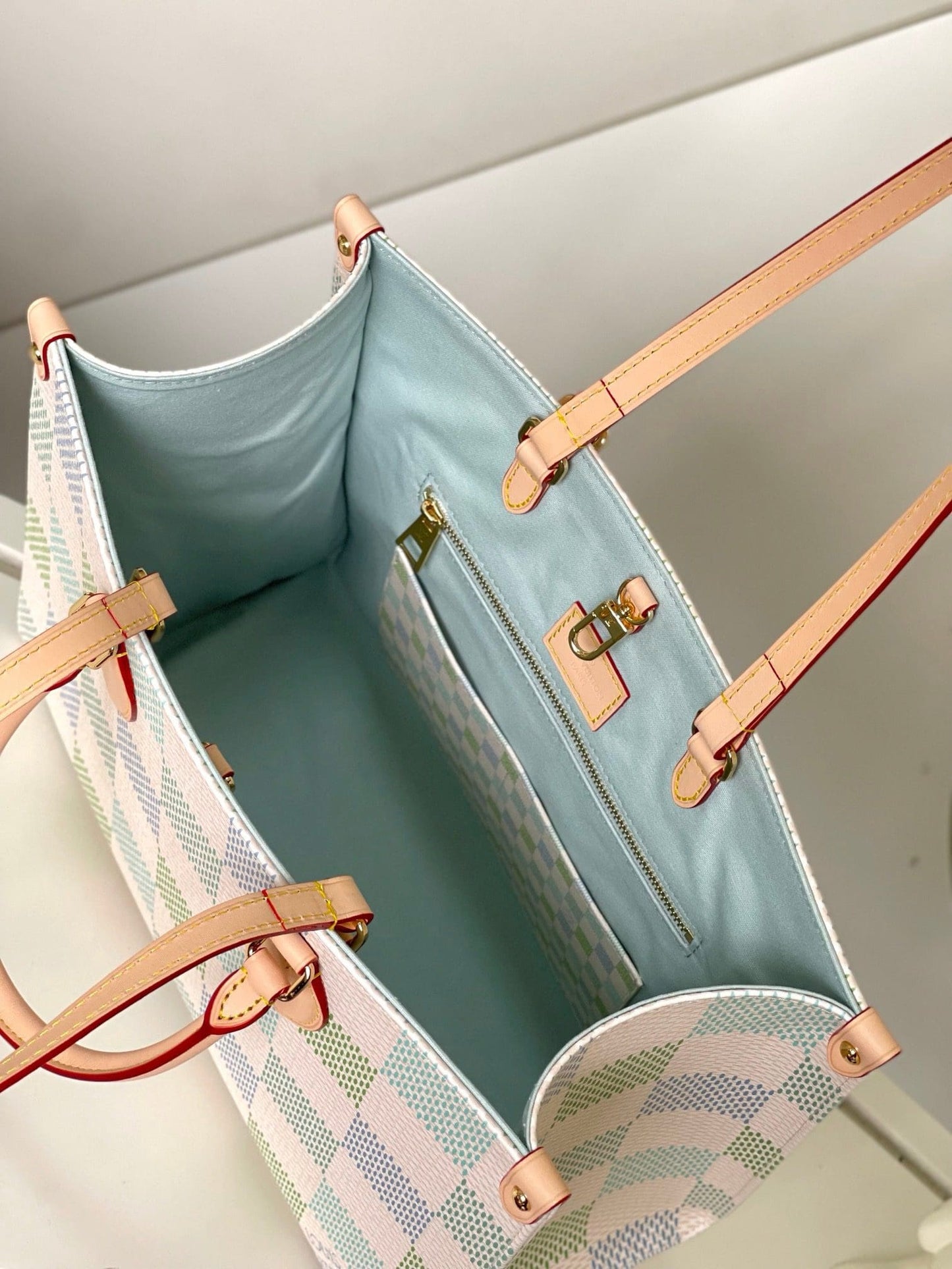 Louis Vuitton N40518 OnTheGo MM