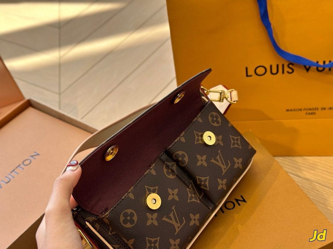 Louis Vuitton M46999 Vibe