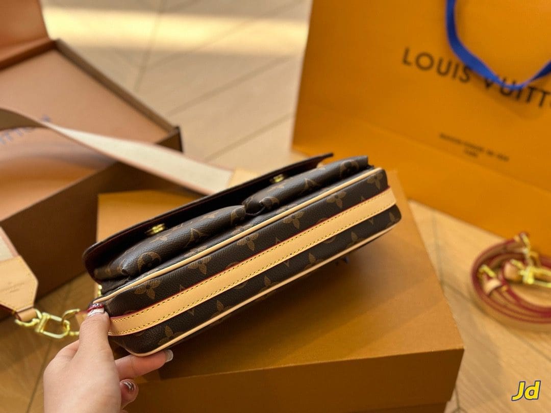 Louis Vuitton M46999 Vibe