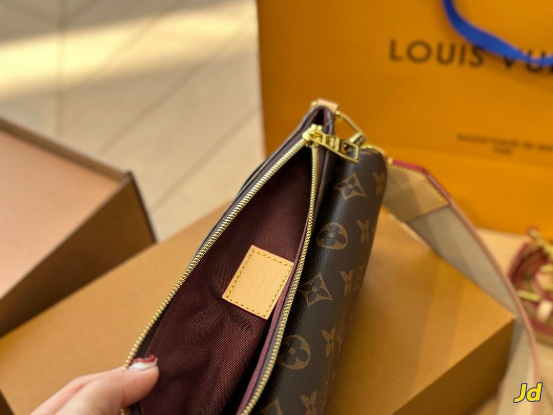 Louis Vuitton M46999 Vibe