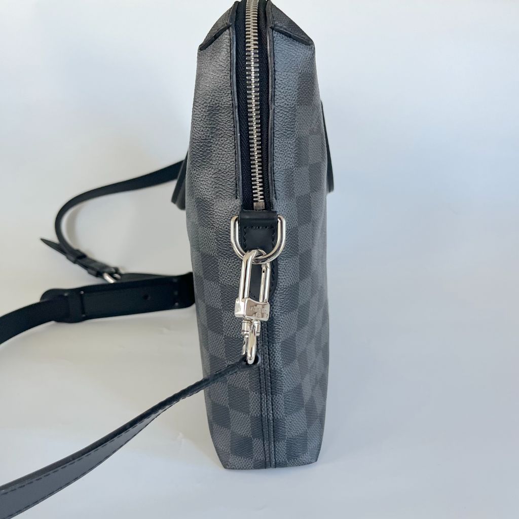 Louis Vuitton Porte-Documents Jour Bag