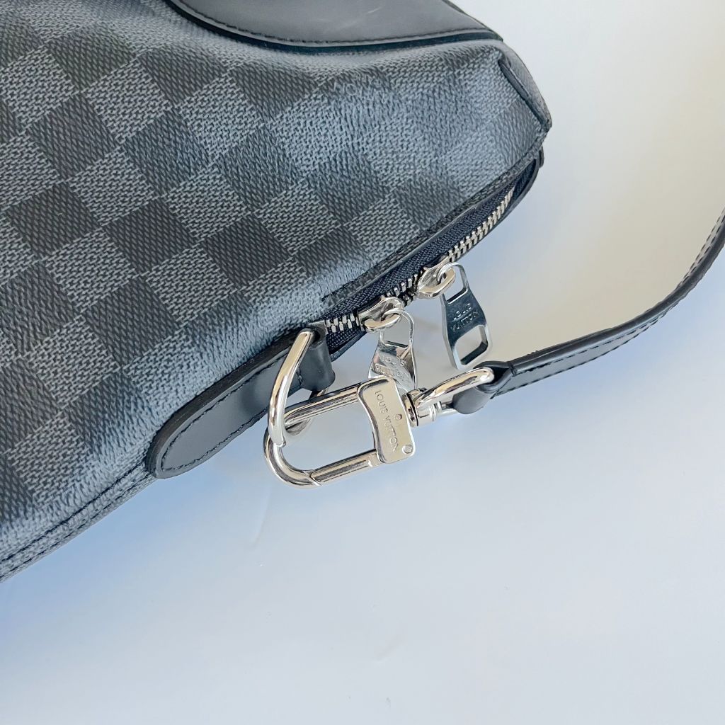 Louis Vuitton Porte-Documents Jour Bag