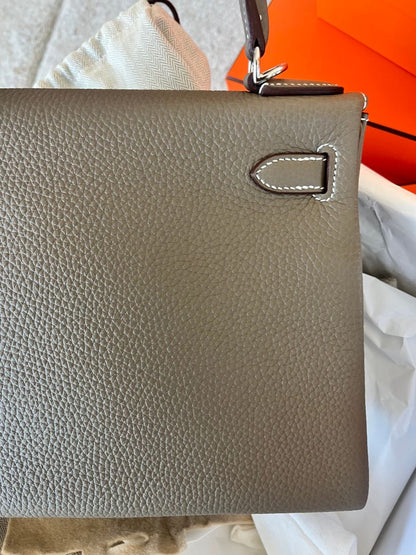Hermès Kelly 28 Togo PHW Bag