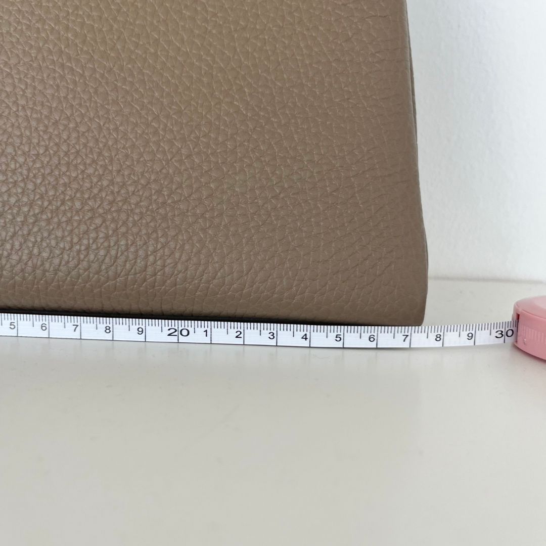 Hermès Kelly 28 Togo PHW Bag