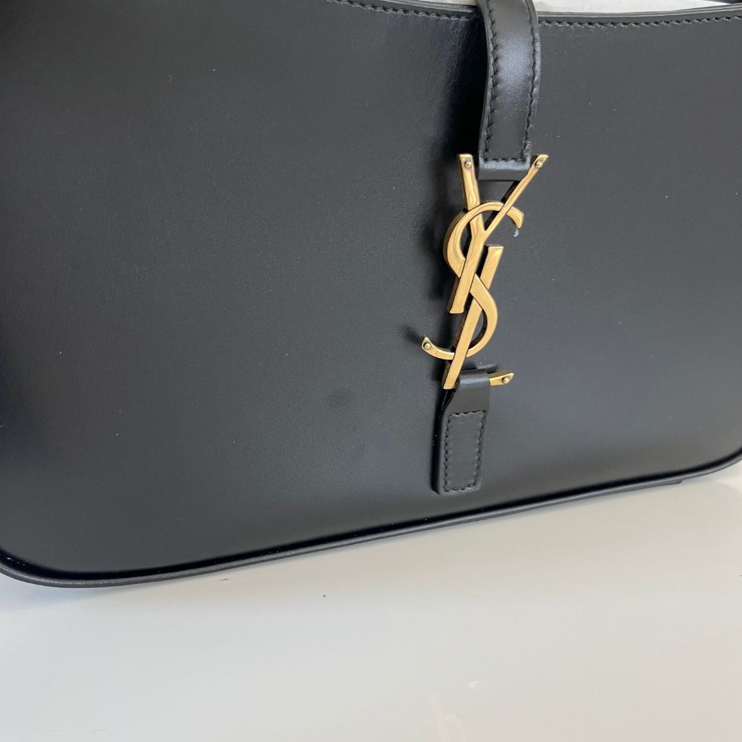 Saint Laurent Le 5 À 7 hobo black leather bag