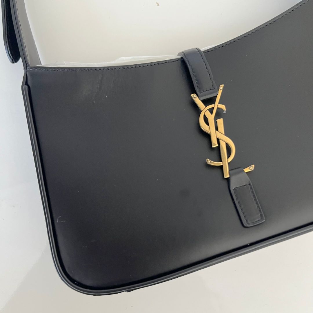 Saint Laurent Le 5 À 7 hobo black leather bag