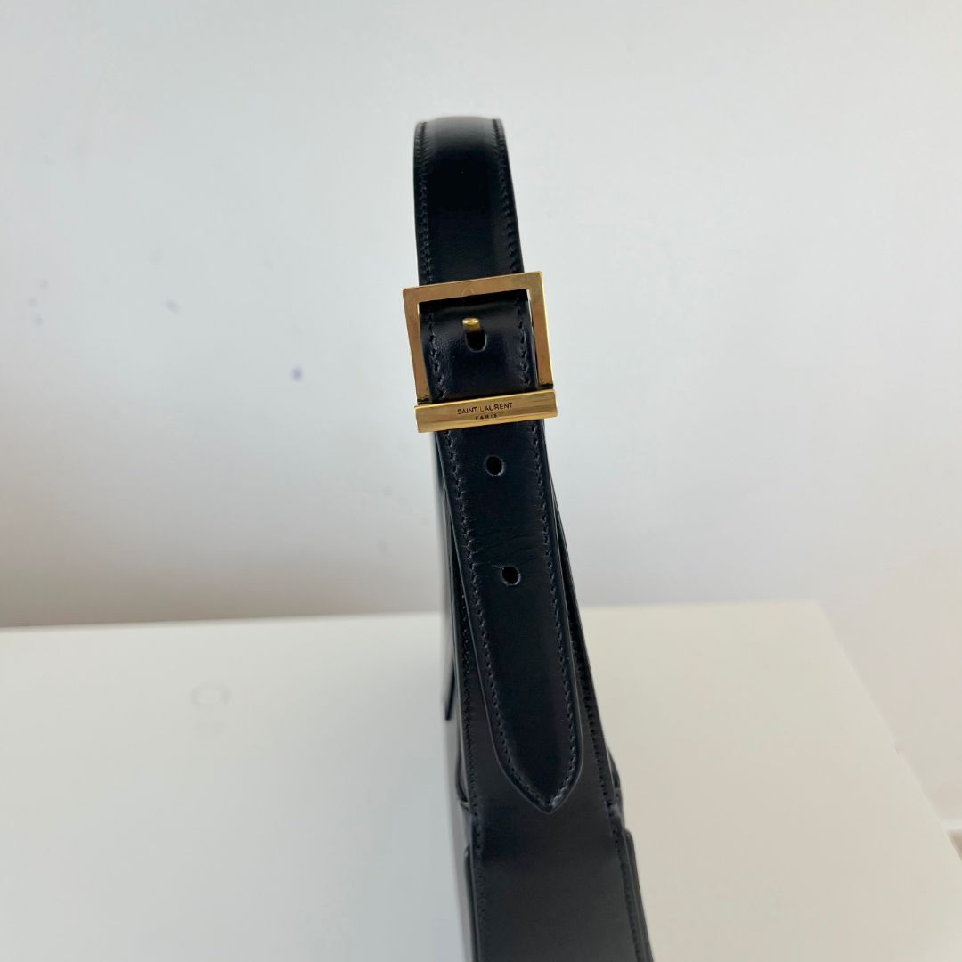 Saint Laurent Le 5 À 7 hobo black leather bag