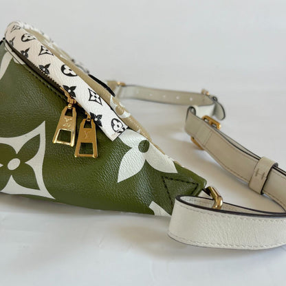 Louis Vuitton Bumbag Limited Runway Giant Monogram