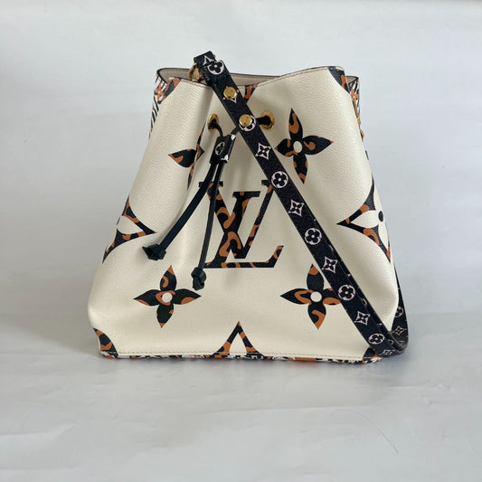 Louis Vuitton Monogram Giant Jungle NéoNoé Ivory bag