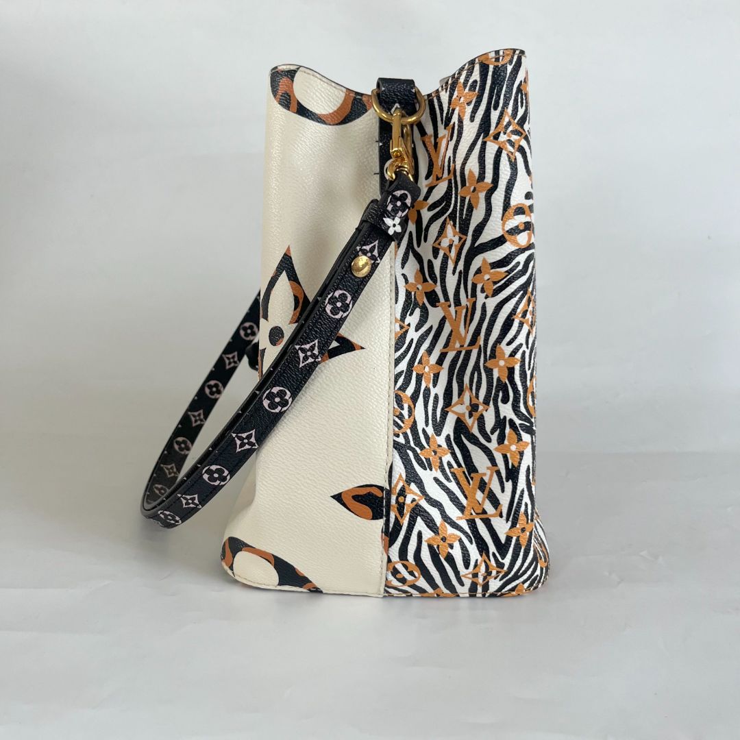 Louis Vuitton Monogram Giant Jungle NéoNoé Ivory bag